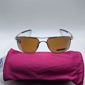 NWOT. Men’s Gauge8 Oakley sunglasses. Shiny silver frames with brown Prizm lens.